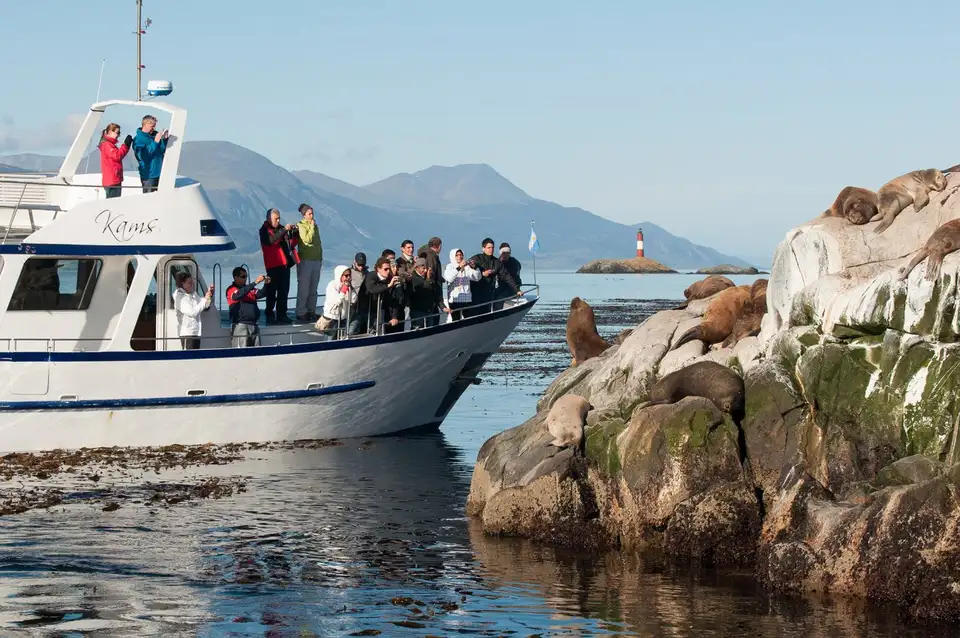 Navegación por el Canal Beagle en yate